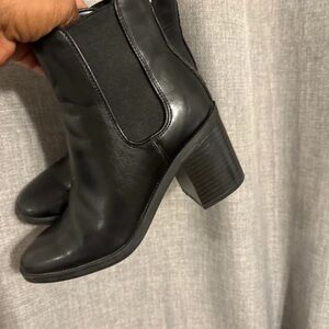 Tommy Hilfiger Black Leather Chelsea Block Heel Ankle Booties